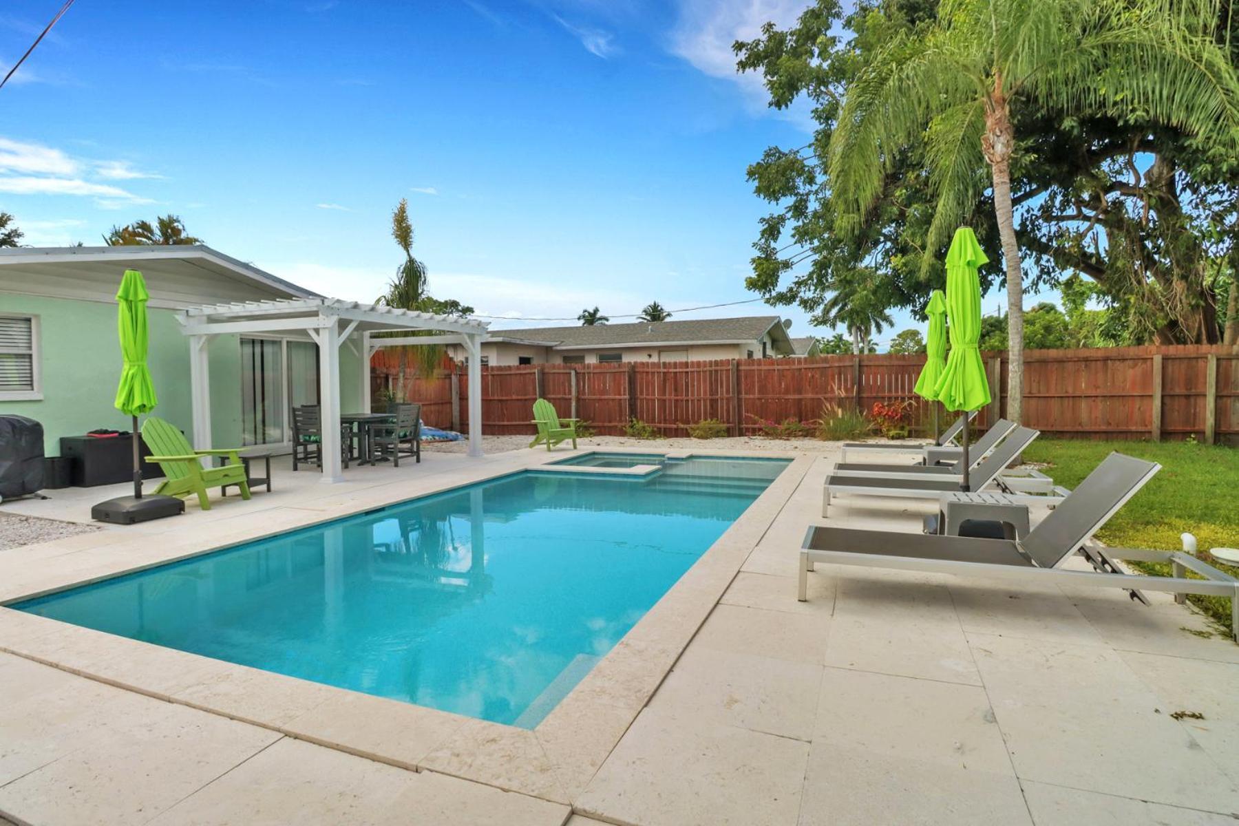 Little Beach House W/ Pool&Spa - 5 Minutes To Vanderbilt Beach North North Naples Kültér fotó